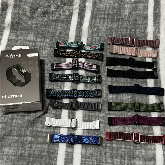 Fitbit Charge 6 with additional bands - Picture 6 of 12